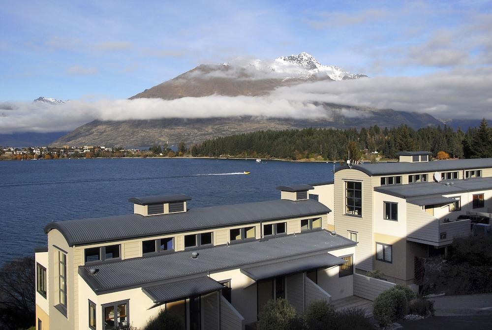 Breakfree The Point Aparthotel 4*