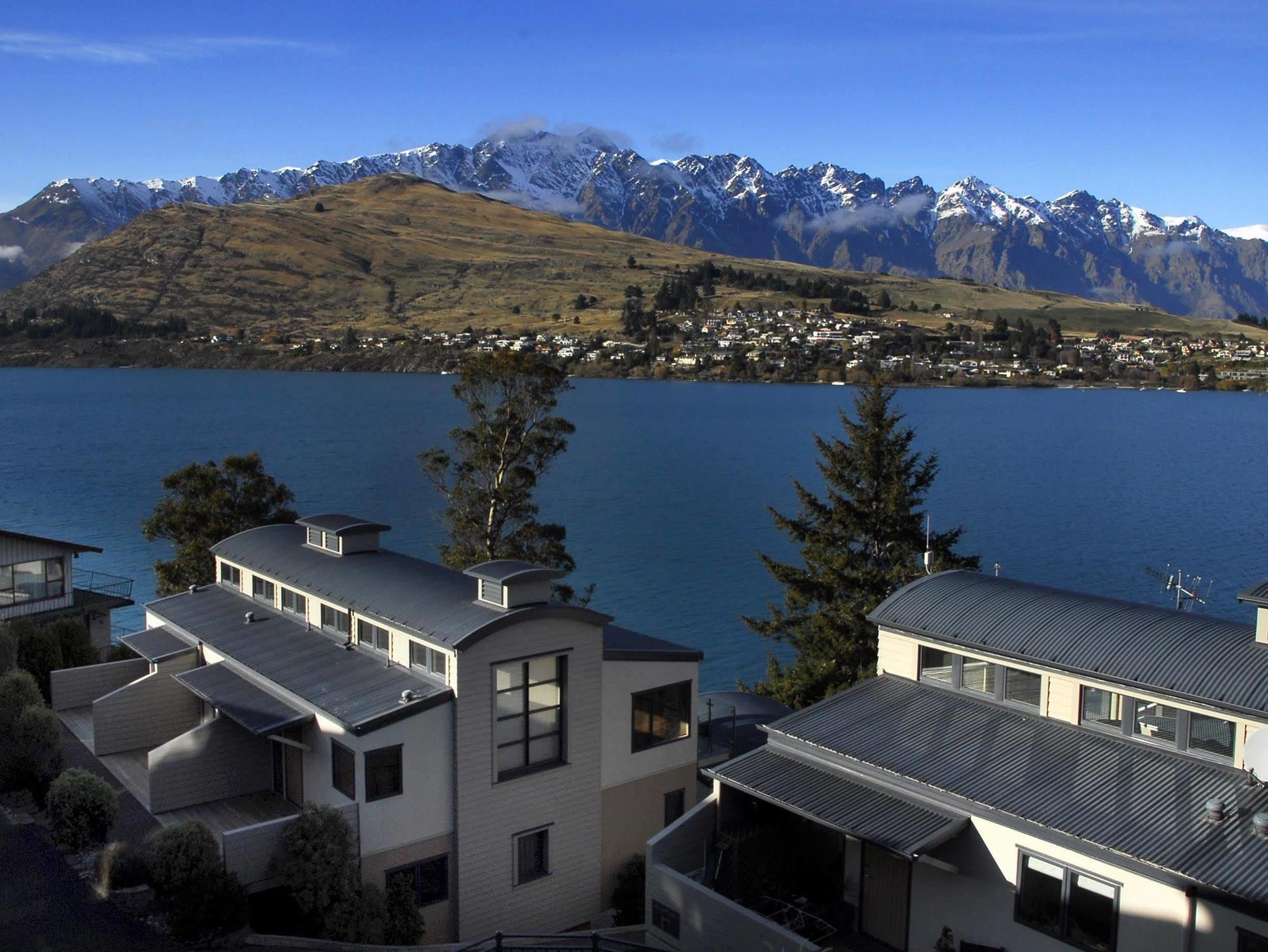 Breakfree The Point Aparthotel 4*