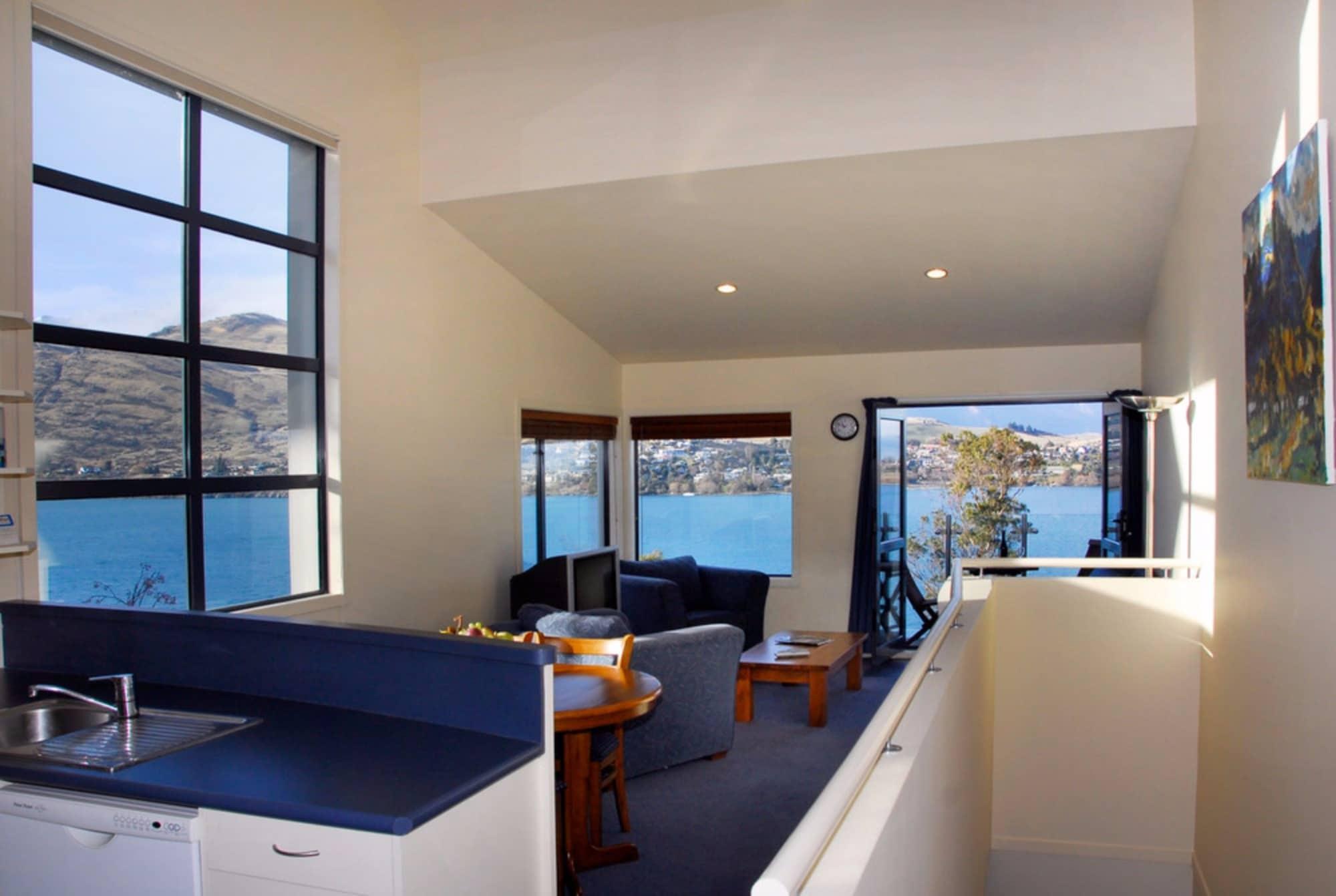 Breakfree The Point Aparthotel 4*