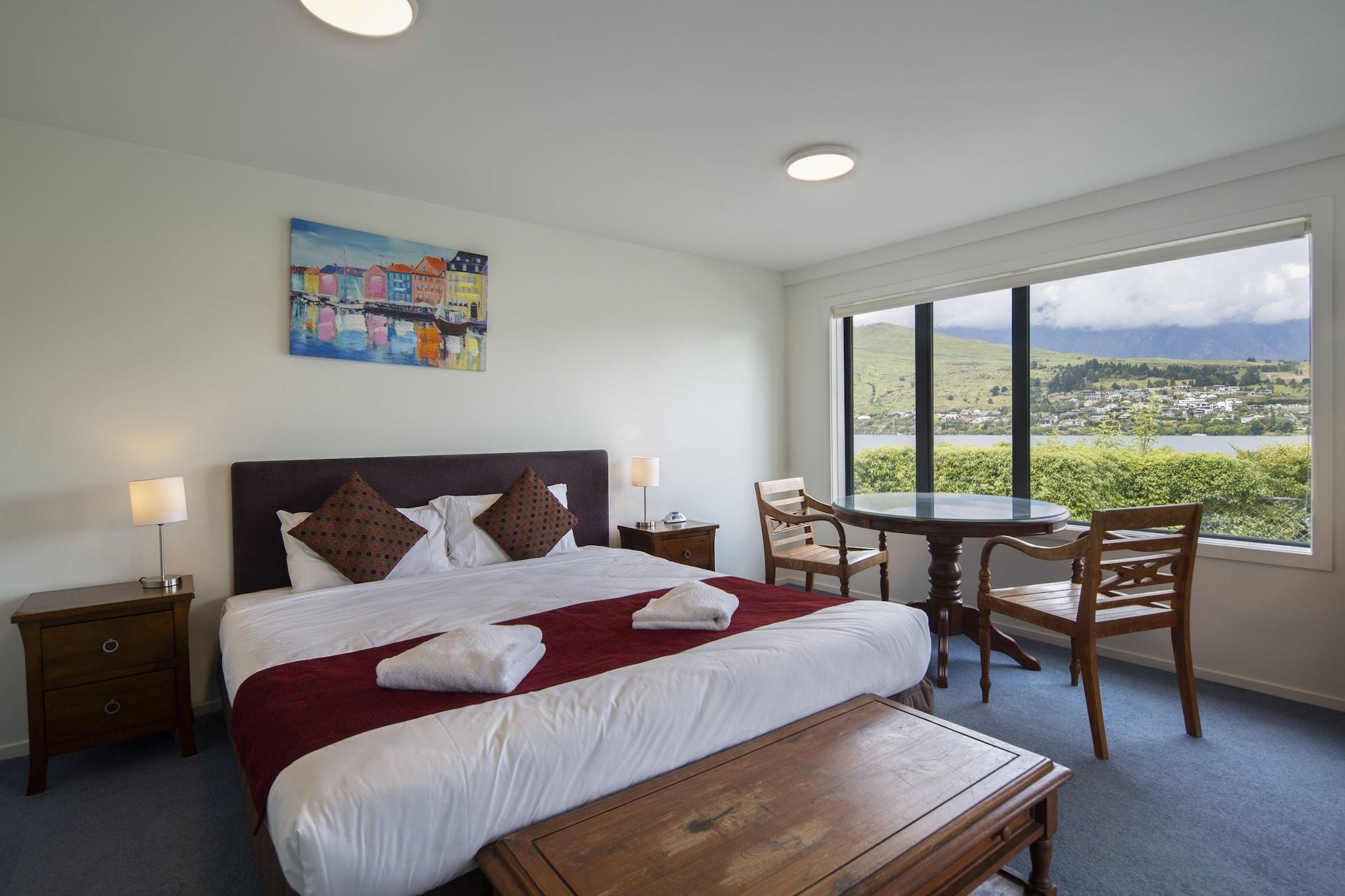 Aparthotel Breakfree The Point 4*