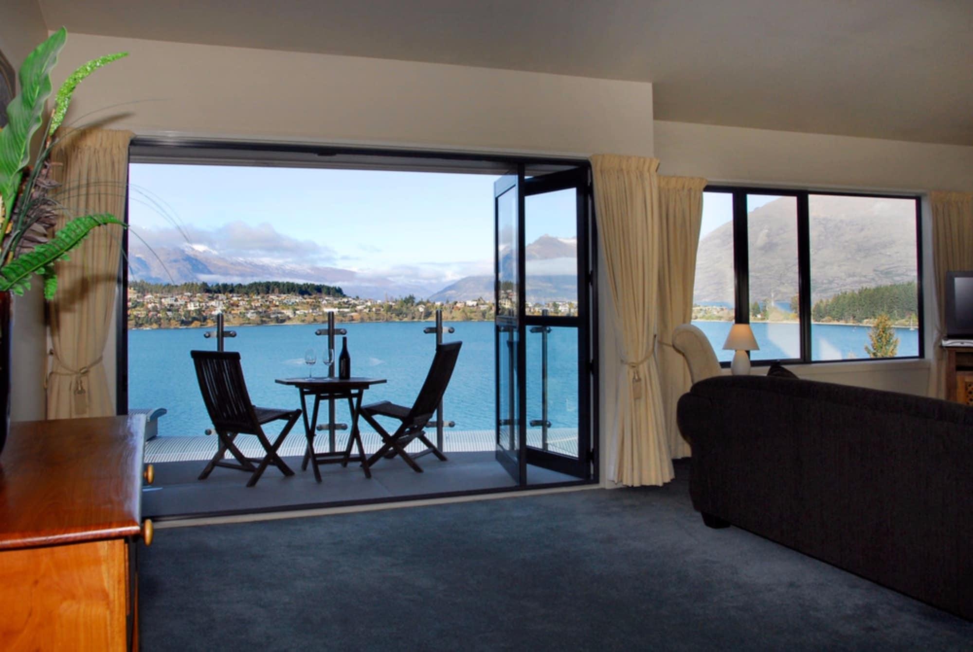 Breakfree The Point Aparthotel 4*