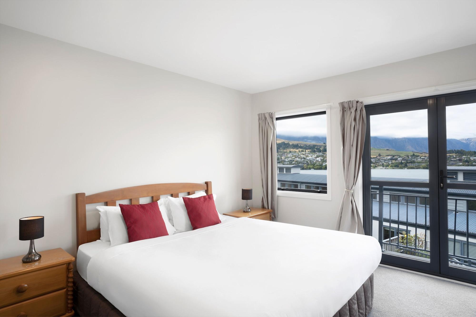 Aparthotel Breakfree The Point 4*