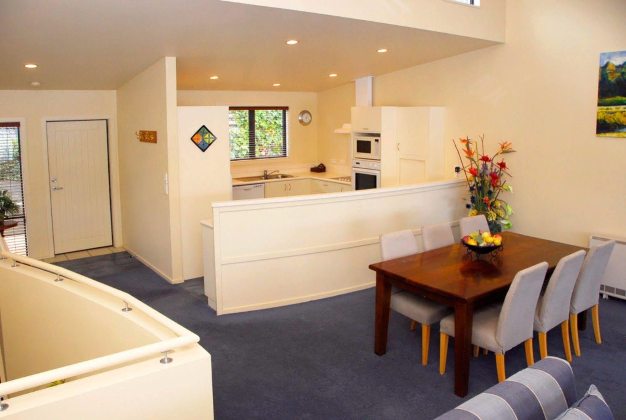 Aparthotel Breakfree The Point 4*