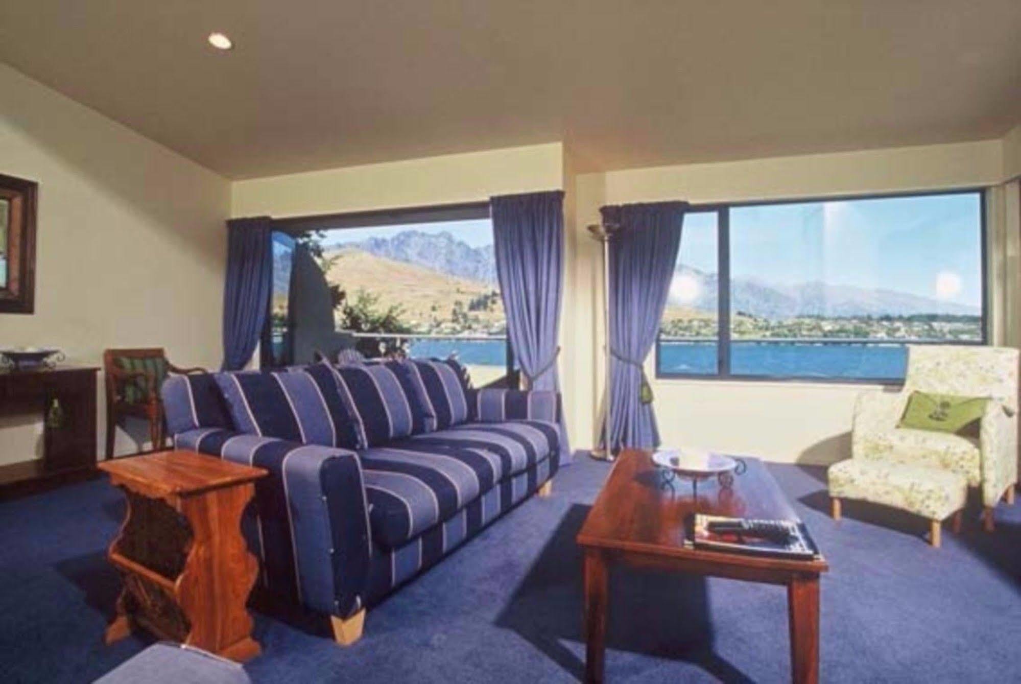 Breakfree The Point Aparthotel 4*