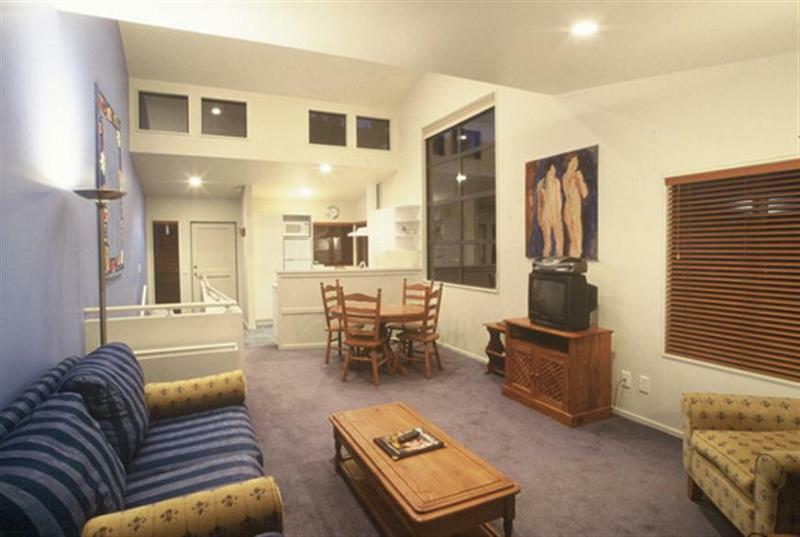 Breakfree The Point Aparthotel 4*